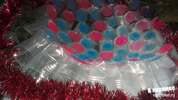 Новогодний шар из пластиковых стаканчиков своими руками