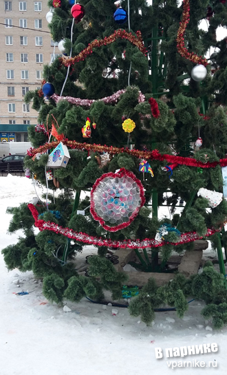 Новогодний шар из пластиковых стаканчиков своими руками