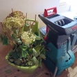 Видео: Садовый измельчитель Bosch Axt 25 TC измельчает не только сухие ветки, но и свежие